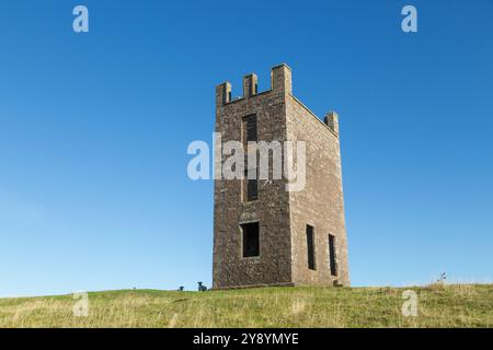 Tour d'observation supérieure de Kinpurney Hill près de Newtyle, Angus, Écosse Banque D'Images