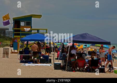 Sunny Isles, Miami États-Unis. 04-07-2016.les touristes sont vus un après-midi d'été à la Sunny Isles Beach dans le comté de Miami Dade. Photo Jose Bula Urrutia Banque D'Images