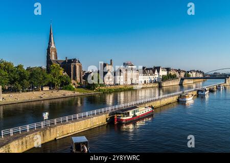 Saint Martinuskerk, église de Martin, église catholique romaine, style néo-gothique par Pierre Cuypers, 1858, sur la rivière Maas Maastricht, pays-Bas Banque D'Images