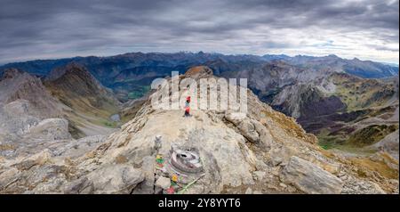 Tableau du pic des trois Rois , Hiru Errege Mahaia, 2442 mètres, Parc naturel des vallées occidentales, Huesca, Pyrénées, Espagne, Europe Banque D'Images