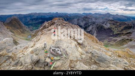 Tableau du pic des trois Rois , Hiru Errege Mahaia, 2442 mètres, Parc naturel des vallées occidentales, Huesca, Pyrénées, Espagne, Europe Banque D'Images