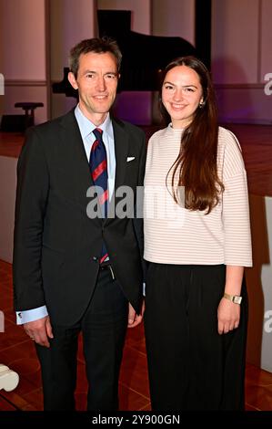 Philip Kiril Prinz von Preußen und Johanna Prinzessin von Preußen BEI der Gala der Europäischen Kulturwerkstatt EKW Ein lied geht um die Welt und der Verleihung des Prinz von Preußen Preises 2024 an Armin Mueller-Stahl im Konzerthaus am Gendarmenmarkt. Berlin, 06.10.2024 *** Philip Kiril Prince de Prusse et Jeanne Princesse de Prusse au gala de l'Atelier culturel européen EKW Ein Lied geht um die Welt et remise du Prix Prince de Prusse 2024 à Armin Mueller Stahl au Konzerthaus am Gendarmenmarkt Berlin, 06 10 2024 Foto:XM.xWehnertx/xFuturexImagex gala konzerthaus 417 Banque D'Images