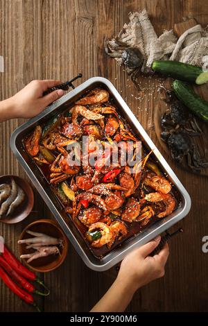 Cocotte de pieds de poulet et de crabe Banque D'Images