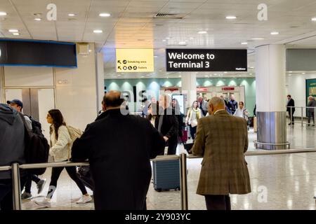 Terminal 3 Aéroport d'Heathrow, arrondissement de Hillingdon, Londres, Angleterre, Royaume-Uni Banque D'Images