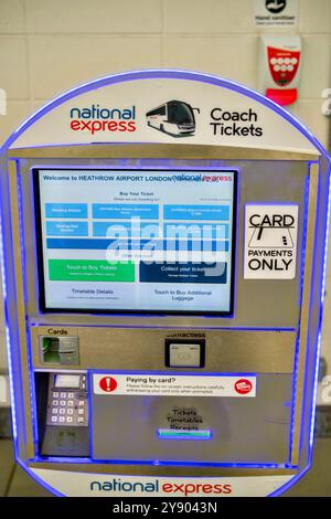 Gare routière centrale, aéroport de Heathrow, arrondissement de Hillingdon, Londres, Angleterre, ROYAUME-UNI Banque D'Images