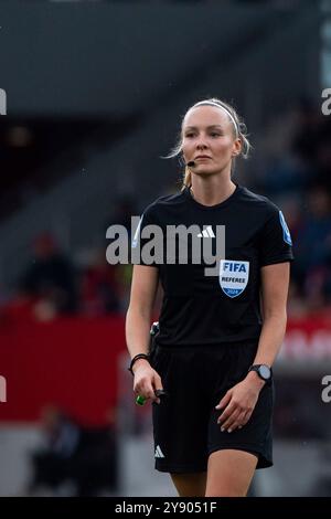 Schiedsrichterin Fabienne Michel, GER, FC Bayern Muenchen vs 1. FC Koeln, Fussball Google Pixel Frauen Bundesliga, 5. Spieltag, saison 2024/2025, 05.10.2024 la réglementation DFB interdit toute utilisation de photographies comme séquences d'images et/ou quasi-vidéo Foto : Eibner-Pressefoto/Michael Memmler Banque D'Images