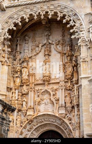 Portail de style manuélin de l'emblématique Convento de Cristo fortifié à Tomar, ancien couvent principal de l'ordre des Templiers, Portugal Banque D'Images