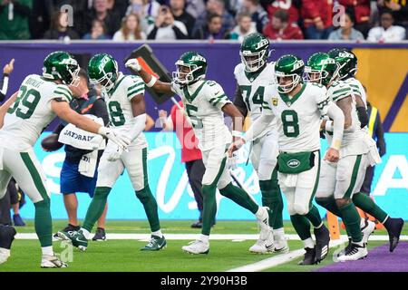 Tottenham Hotspur Stadium, Londres, Royaume-Uni. 6 octobre 2024. NFL UK Football, les jets de New York contre les Vikings du Minnesota ; Garrett Wilson (5), receveur des jets de New York, célèbre son 4e quart de touchdown crédit : action plus Sports/Alamy Live News Banque D'Images