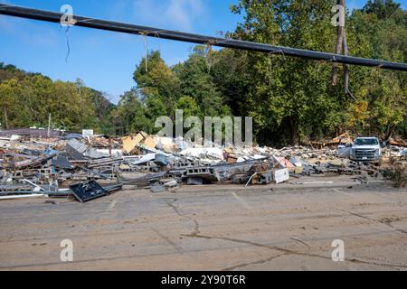 Asheville, États-Unis. 05 octobre 2024. Débris et boue dispersés le long du centre-ville par les inondations causées par l'ouragan Helene, le 5 octobre 2024 à Asheville, Caroline du Nord. Crédit : Charles Delano/USACE photo/Alamy Live News Banque D'Images