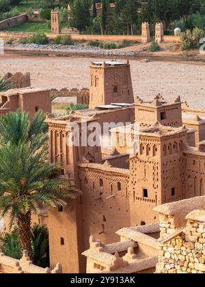 Ait-Ben-Haddou adobe kasbah, Maroc Banque D'Images