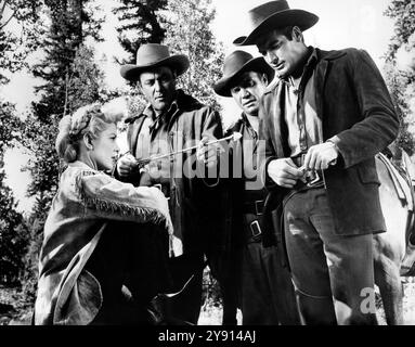 Peggie Castle, Tony Martin, John Doucette, John Bromfield, sur le plateau du film WESTERN, Quincannon, Frontier Scout, United Artists, 1956 Banque D'Images