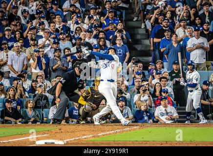 6 octobre 2024 : 6 octobre 2024 : Los Angeles Dodgers SHOHEI OHTANI à la batte lors du deuxième match d'une série éliminatoire où les Padres de San Diego battent les Dodgers 10-2 au Dodger Stadium. (Crédit image : © Mark Edward Harris/ZUMA Press Wire) USAGE ÉDITORIAL SEULEMENT! Non destiné à UN USAGE commercial ! Banque D'Images