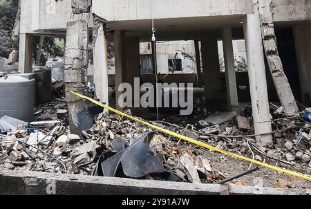 Beyrouth, Liban. 07 octobre 2024. L’épave d’un bâtiment après une frappe aérienne israélienne nocturne à Qmatiyeh, au Liban, le lundi 7 octobre 2024. Photo de Fadel Itani/ crédit : UPI/Alamy Live News Banque D'Images