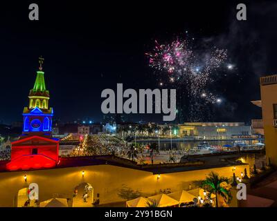 Vue aérienne du peuple de Colombie célébration le classement de la Coupe du monde dans une partie nationale dans la tour de l'horloge à Carthagène Banque D'Images