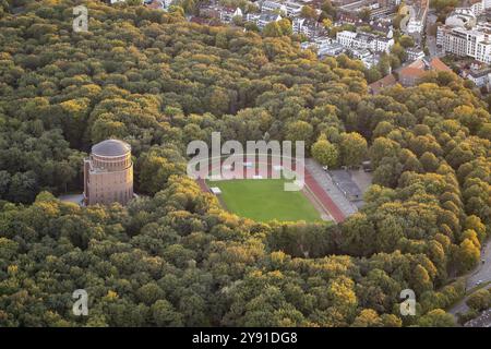 Vue aérienne du parc municipal de Hambourg avec planétarium et Jahnkampfbahn, Hambourg, Allemagne, Europe Banque D'Images