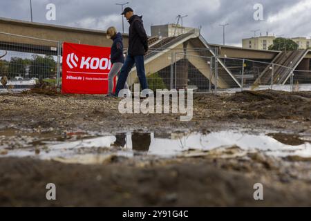 Une section du pont Carola s'est effondrée. Sur une longueur d'environ 100 mètres, le tronçon sur lequel circulent normalement les tramways s'est effondré dans le E. Banque D'Images