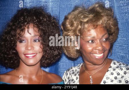 **FICHIER PHOTO** Cissy Houston est décédé. Whitney Houston Cissy Houston 1990 photo par Adam Scull-PHOTOlink.net/MediaPunch Banque D'Images