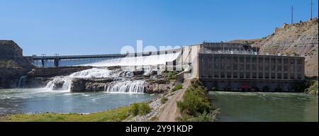 Panorama du déversoir du barrage Ryan, des cascades et de la centrale électrique près de Great Falls dans le Montana, États-Unis Banque D'Images