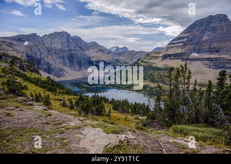 Hidden Lake et Bearhat Mountain au Glacier National Park, Montana en septembre Banque D'Images