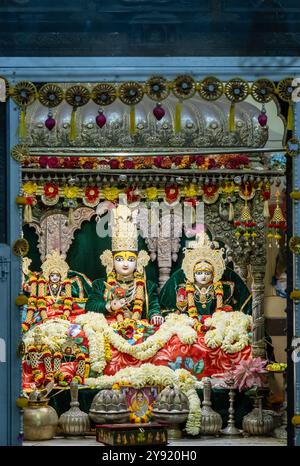 Dieu hindou saintes idoles de RAM sita et lakshman au temple le soir image est prise au temple Kanak Bhawan à Ram Janmabhoomi Ayodhya Uttar Pradesh Indi Banque D'Images