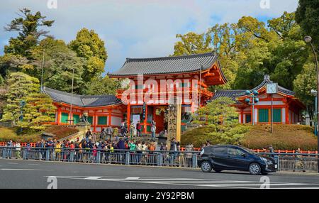 Main gate of Yasaka Shrine (八坂神社, Yasaka-jinja), once called Gion Shrine (祇園神社, Gion-jinja), is a Shinto shrine in the Gion District of Kyoto, Japan. Stock Photo