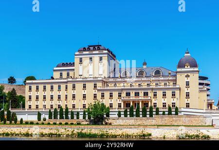 Théâtre national macédonien dans le centre de la ville de Skopje, Macédoine du Nord Banque D'Images