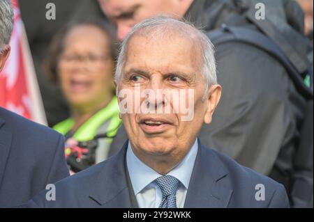 Prem Sikka, Baron Sikka - lors d'une manifestation contre le retrait de l'allocation de carburant d'hiver à Westminster le 7 octobre 2024. Comptable anglo-indien Banque D'Images