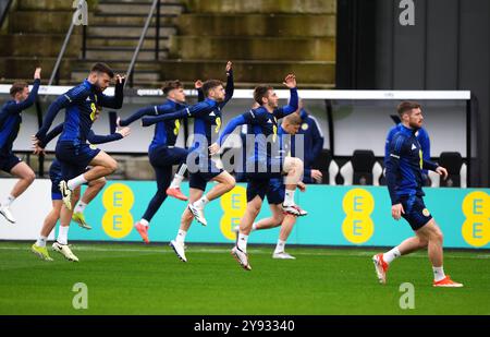 Joueurs écossais lors d'une séance d'entraînement à Lesser Hampden, Glasgow. Date de la photo : mardi 8 octobre 2024. Banque D'Images