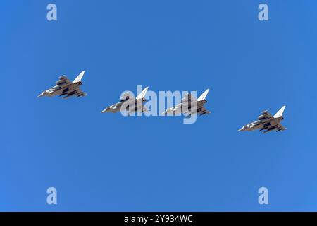 Un vol de l'Eurofighter EF-2000 Typhoon FGR4 (REG : ZK376) de la Royal Air Force lors d'un rodage et d'une pause avant d'atterrir pour un arrêt technique. Banque D'Images