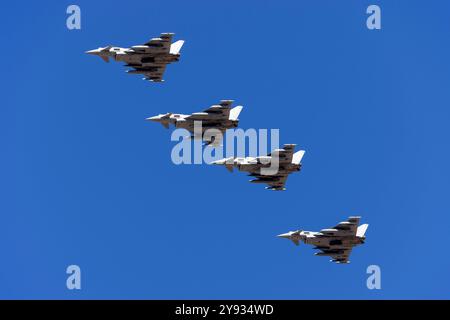 Un vol de l'Eurofighter EF-2000 Typhoon FGR4 (REG : ZK376) de la Royal Air Force lors d'un rodage et d'une pause avant d'atterrir pour un arrêt technique. Banque D'Images