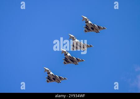 Un vol de l'Eurofighter EF-2000 Typhoon FGR4 (REG : ZK376) de la Royal Air Force lors d'un rodage et d'une pause avant d'atterrir pour un arrêt technique. Banque D'Images
