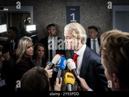 La Haye, pays-Bas. 08 octobre 2024. LA HAYE - Geert Wilders (PVV) à l'arrivée pour l'heure des questions hebdomadaires à la Chambre basse. ANP REMKO DE WAAL netherlands Out - belgique Out Credit : ANP/Alamy Live News Banque D'Images