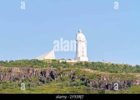 Le Mémorial patriotique de la guerre de la seconde Guerre mondiale (connu sous le nom de mémorial d'Alesha) dans la ville portuaire russe de Mourmansk, oblast de Mourmansk, Russie, Arctique, Europe Banque D'Images