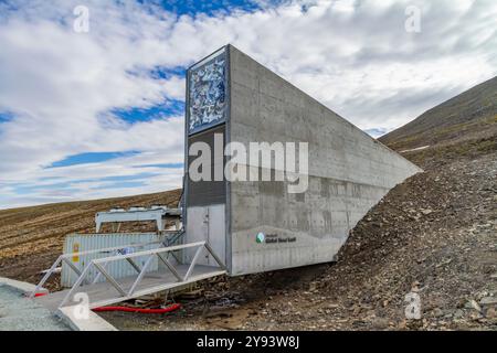 Le Global Seed Vault juste à l'extérieur de la ville de Longyearbyen sur l'île de Spitzberg dans le Svalbard, Norvège, Arctique, Europe Banque D'Images