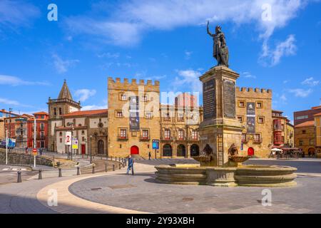 Plaza del marques, Monument à Pelayo, Gijon (Xixon), Asturies, Espagne, baie de Gascogne, Europe Banque D'Images