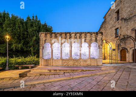 Fontana Fraterna (Fontaine fraternelle), Piazza Giosue Carducci, Isernia, Molise, Italie, Europe Banque D'Images