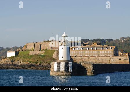 Entrée du port de Saint Peter Port, île de Guernesey, bailliage de Guernesey, dépendance de la Couronne britannique, Manche, Europe Banque D'Images