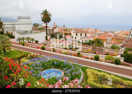 Vue sur la ville depuis les jardins du Marquesado de la Quinta Roja, la Orotava, Tenerife, Îles Canaries, Espagne, océan Atlantique, Europe Banque D'Images