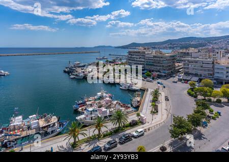 Vue du port de Kavala depuis une position surélevée, Dimos Kavalas, Macédoine orientale et Thrace, Golfe de Thasos, Golfe de Kavala, mer de Thrace, Grèce, Europe Banque D'Images