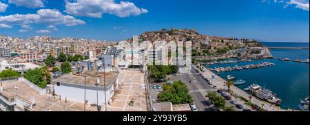 Vue de la forteresse de Kavala et du port depuis une position surélevée, Dimos Kavalas, Macédoine orientale et Thrace, Golfe de Thasos, Grèce Banque D'Images