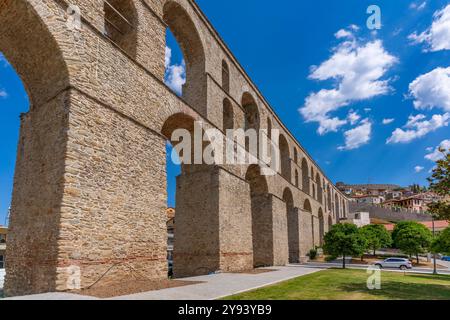 Vue de l'aqueduc de l'époque ottomane, Dimos Kavalas, Macédoine orientale et Thrace, Golfe de Thasos, Golfe de Kavala, mer de Thrace, Grèce, Europe Banque D'Images