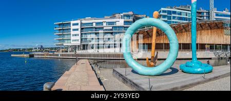 Vue de sculptures sur la plage de Tjuvholmen bystrand, Aker Brygge, Oslo, Norvège, Scandinavie, Europe Banque D'Images