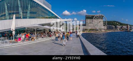 Vue de l'Opéra et du Musée Munch par une journée ensoleillée, Oslo, Norvège, Scandinavie, Europe Banque D'Images