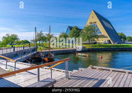 Vue du musée Fram et des bateaux en bois, Bygdoynesveien, Oslo, Norvège, Scandinavie, Europe Banque D'Images