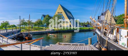 Vue du musée Fram et des bateaux en bois, Bygdoynesveien, Oslo, Norvège, Scandinavie, Europe Banque D'Images