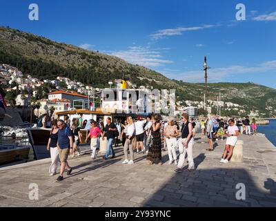 Ferry de Lokrum au Vieux Port, Dubrovnik, Croatie, Europe Banque D'Images