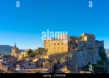 Château médiéval, Caccamo, Palerme, Sicile, Italie, Méditerranée, Europe Banque D'Images