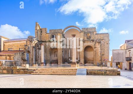 Ruines de l'ancienne cathédrale de Salemi, Salemi, Trapani, Sicile, Italie, Méditerranée, Europe Banque D'Images