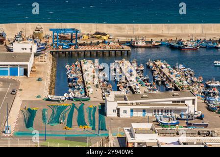 Vue de l'habour de pêche depuis le mur de la forteresse, vieille médina, Tanger, Maroc, Afrique du Nord, Afrique Banque D'Images