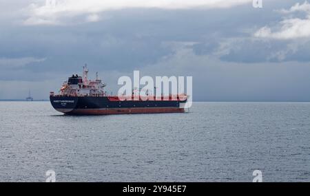 Le HandyTankers Magic a amarré à Port gentil Anchorage au Gabon en attendant un chargement de produits pétrochimiques de la raffinerie de pétrole. Banque D'Images